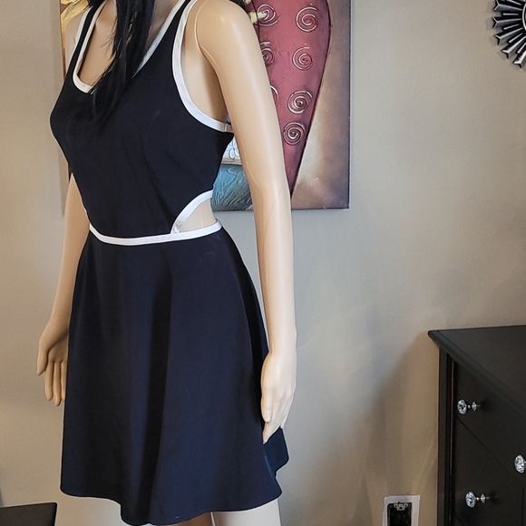 Dress - Picture 3 of 5